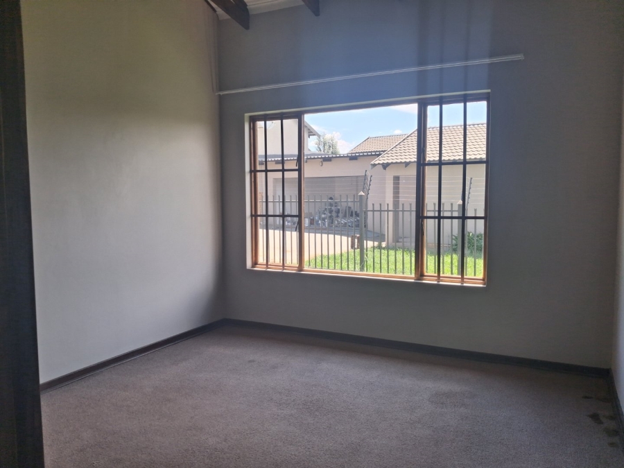 To Let 3 Bedroom Property for Rent in Hillside Free State